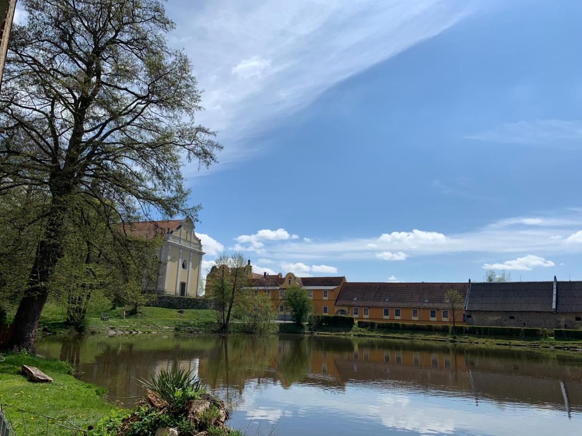 Apartman Stodola Chodová Planá Exteriör bild